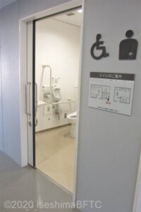 1階車いす対応トイレ入口