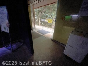 水族館から赤目四十八滝への入口へのようす。