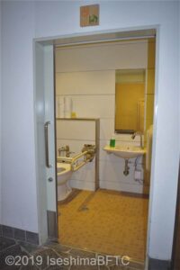 内宮参集殿車いす対応トイレ入口