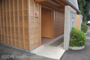 内宮A1駐車場内トイレ　女性側入口