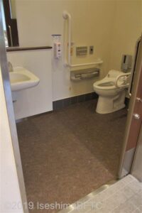内宮宇治橋前　男性用車いす対応トイレ入口
