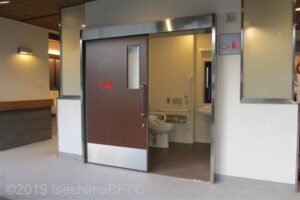 内宮宇治橋前トイレ　女性用車いす対応トイレ入口