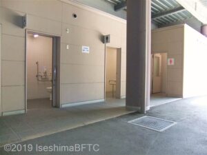 神宮会館駐車場1階トイレ