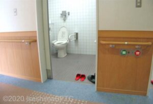 ひだまり1階車いす対応トイレ入口