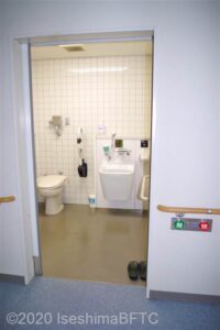 ひだまり2階車いす対応トイレ入口