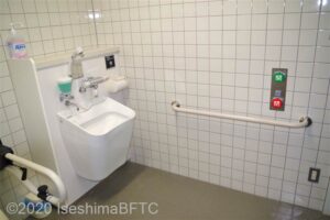 ひだまり2階車いす対応トイレ　オストメイト