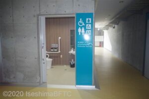 1階オストメイト付き車いす対応トイレ入口