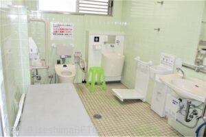 伊勢市駅南側車いす対応トイレ内部
