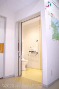 2階車いす対応トイレ入口