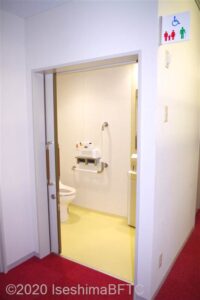 3階車いす対応トイレ入口
