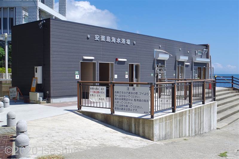 安楽島海水浴場管理棟外観