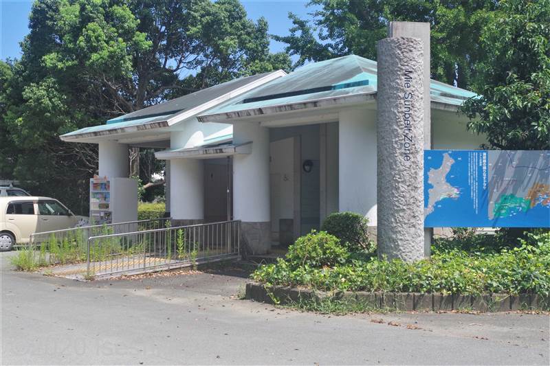 加茂川ふれあいパーク公衆トイレ外観