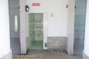 加茂川ふれあいパーク　車いす対応トイレ入口