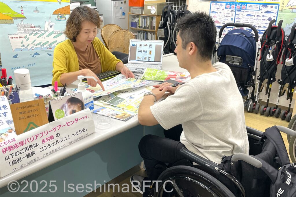 受付でのご案内の様子