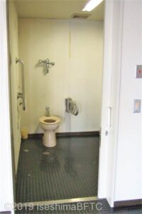 いせシティプラザ車いす対応トイレ入口