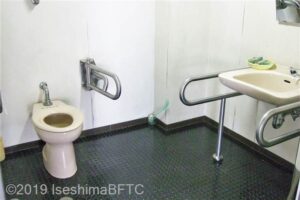 いせシティプラザ車いす対応トイレ　内部