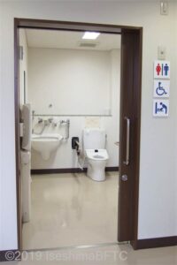 伊勢法務合同庁舎車いす対応トイレ入口