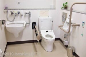 伊勢法務合同庁舎車いす対応トイレ内部