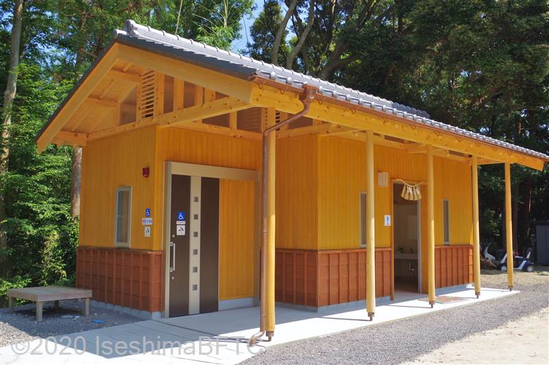 神明神社トイレ棟外観