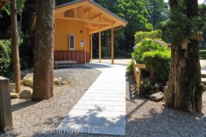 神明神社トイレ棟までの通路