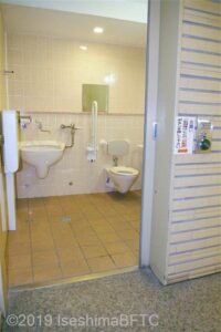 近鉄宇治山田駅女性用車いす対応トイレ入口