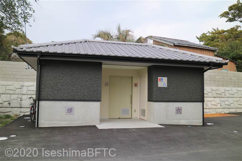 相差バス停前公衆トイレ外観