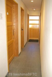 せきや　車いす対応トイレへの通路