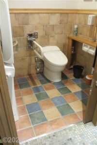 豊恩館　広めトイレ入口