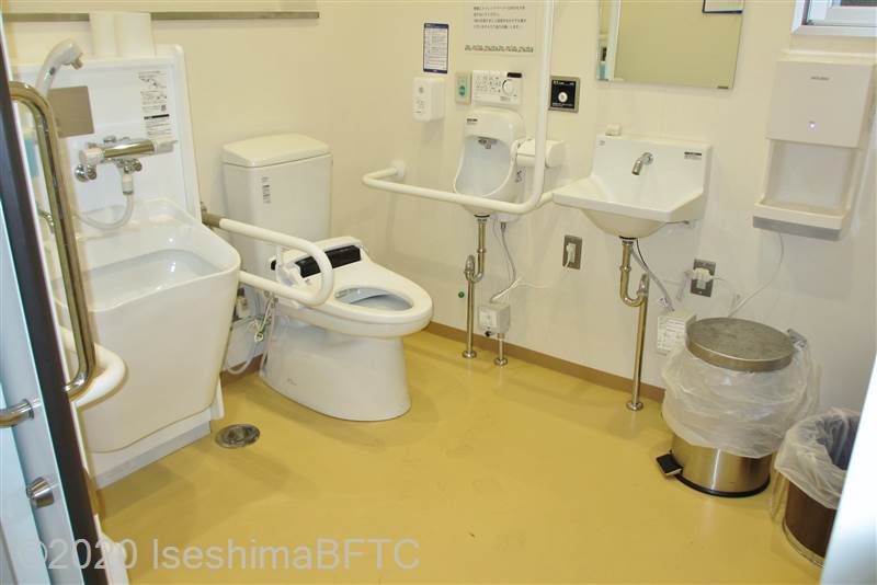 鳥羽マルシェ車いす対応トイレ内部