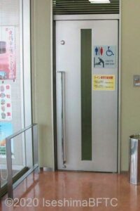 伊勢郵便局車いす対応トイレへの通路入口