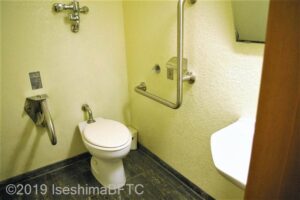 神宮ちょうこ館　車いす対応トイレ便器まわり