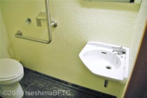 神宮ちょうこ館　車いす対応トイレ手洗い
