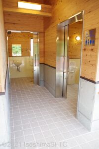 面白展望台　車いす対応トイレ大・小入口