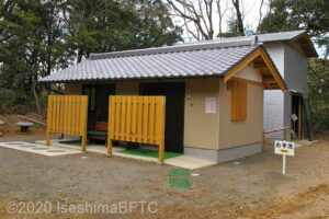 松尾観音寺　トイレ棟外観