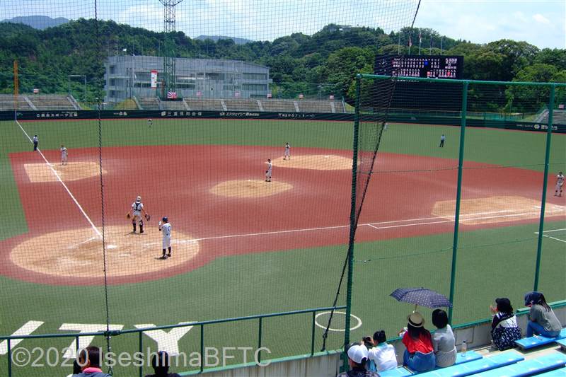 倉田山公園野球場グラウンド