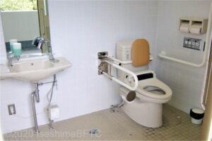 倉田山公園野球場　車いす対応トイレ内部