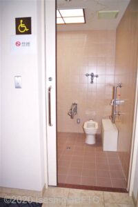 伊藤しょうは美術館　車いす対応トイレ入口