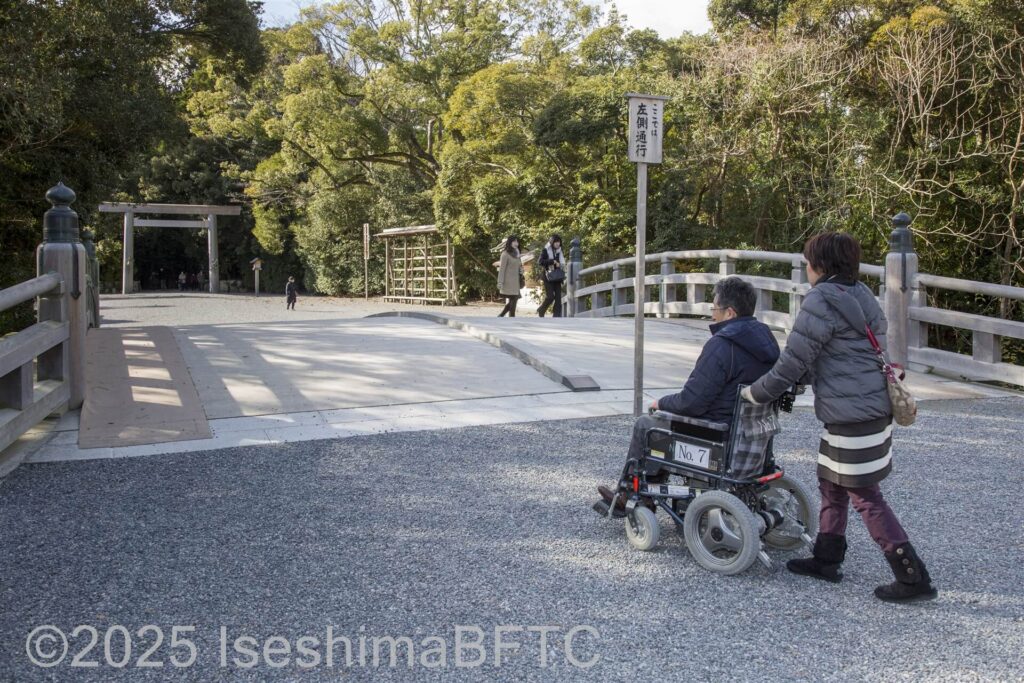 伊勢神宮外宮の火除橋（ひよけばし）