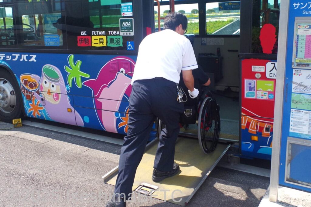 車いすのまま乗れるバス車両