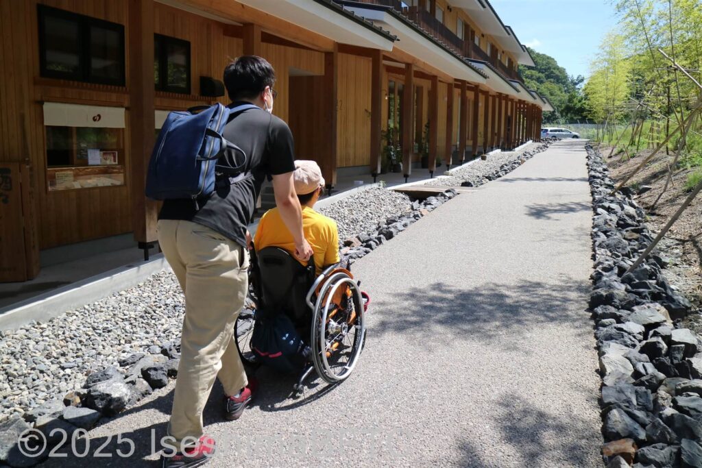 たくさんのショップが立ち並ぶ写真