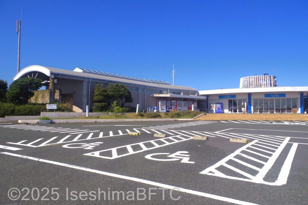 鳥羽展望台の車いす対応の駐車場