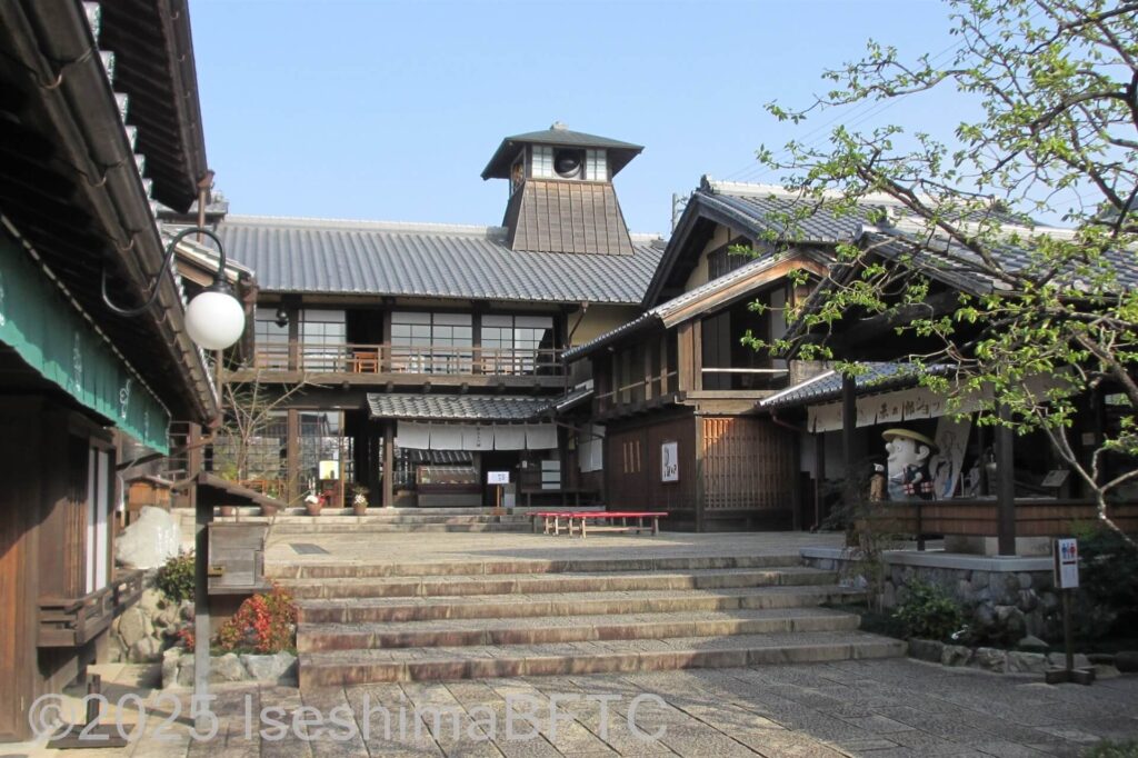 野あそび棚建物への途中の5段の階段