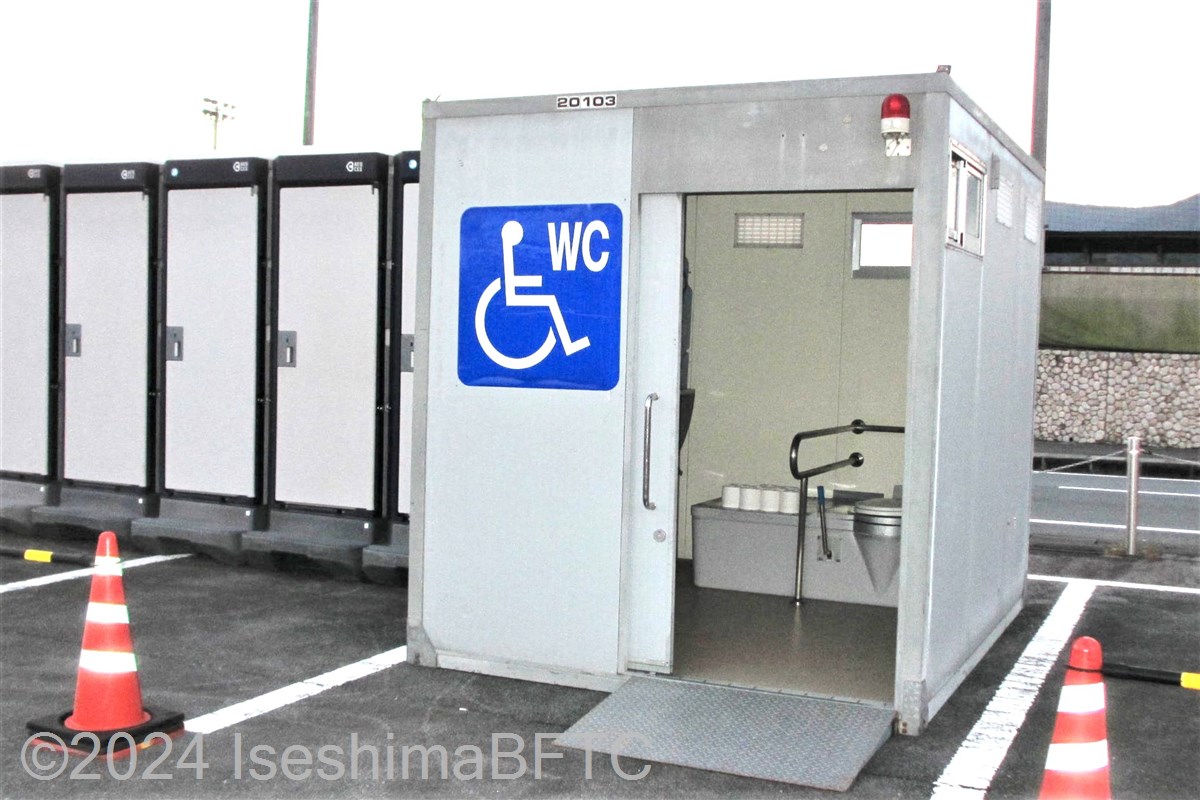 車いす対応仮設トイレ