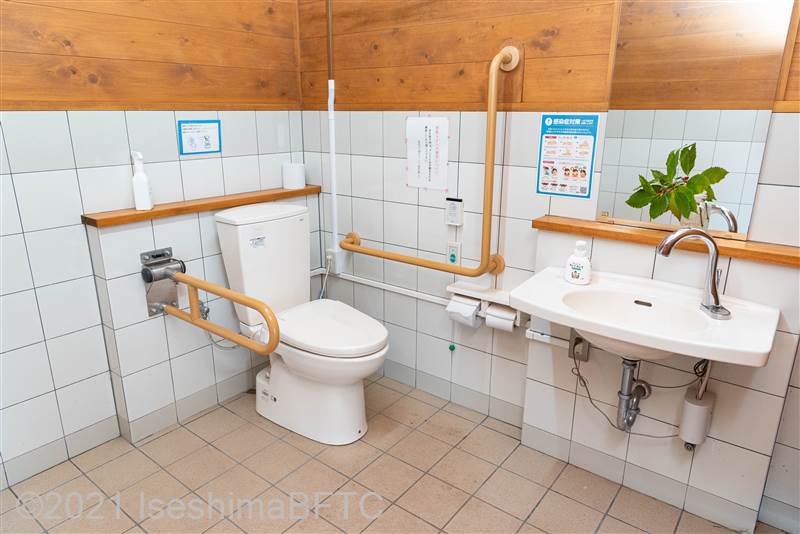 外部トイレ棟車いす対応トイレ