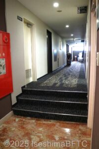 和室への階段