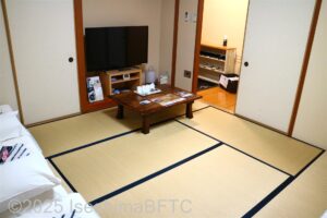 和室奥から入口方向を見たところ