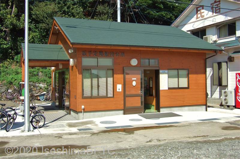 坂手島定期船待合所外観
