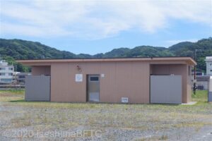 沖ノ島海水浴場更衣室兼トイレ棟外観