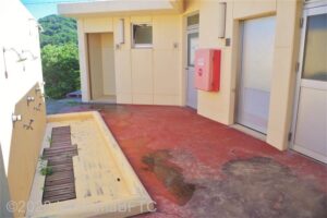 大答志白浜海水浴場　更衣室兼トイレ棟入口
