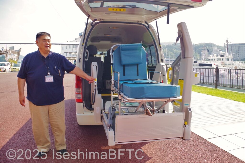 福祉タクシーやまや　車いす乗車のようす